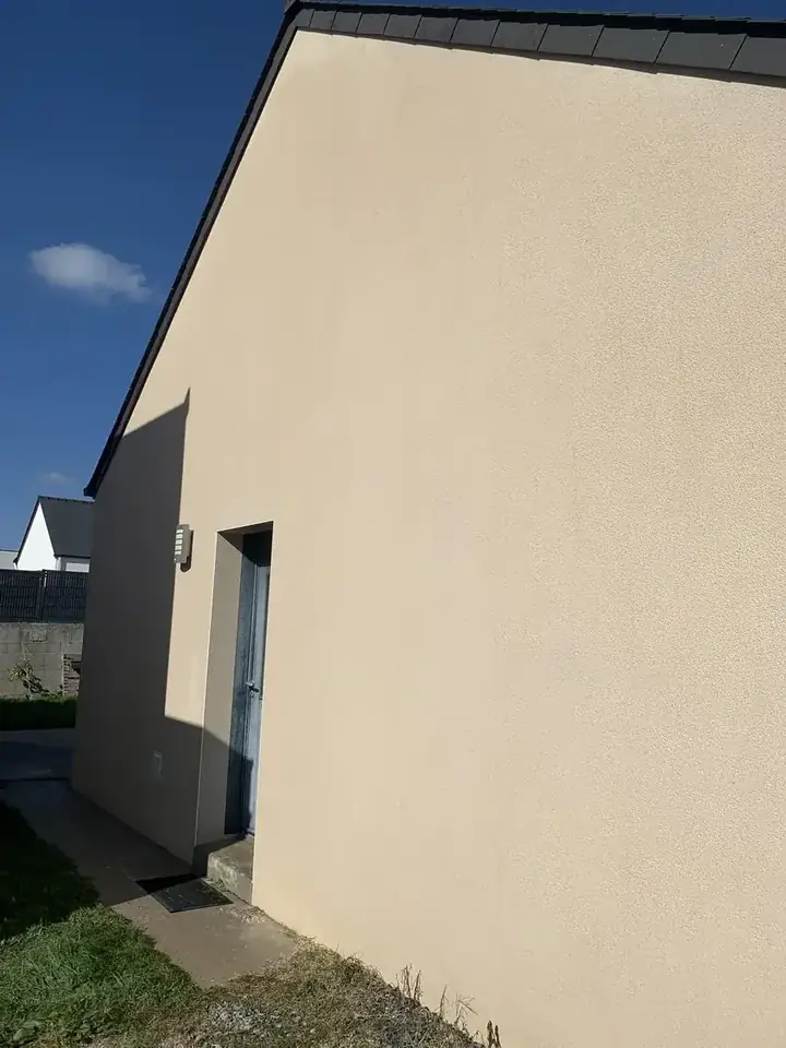Après : Pignon exposé, sali sur toute la hauteur